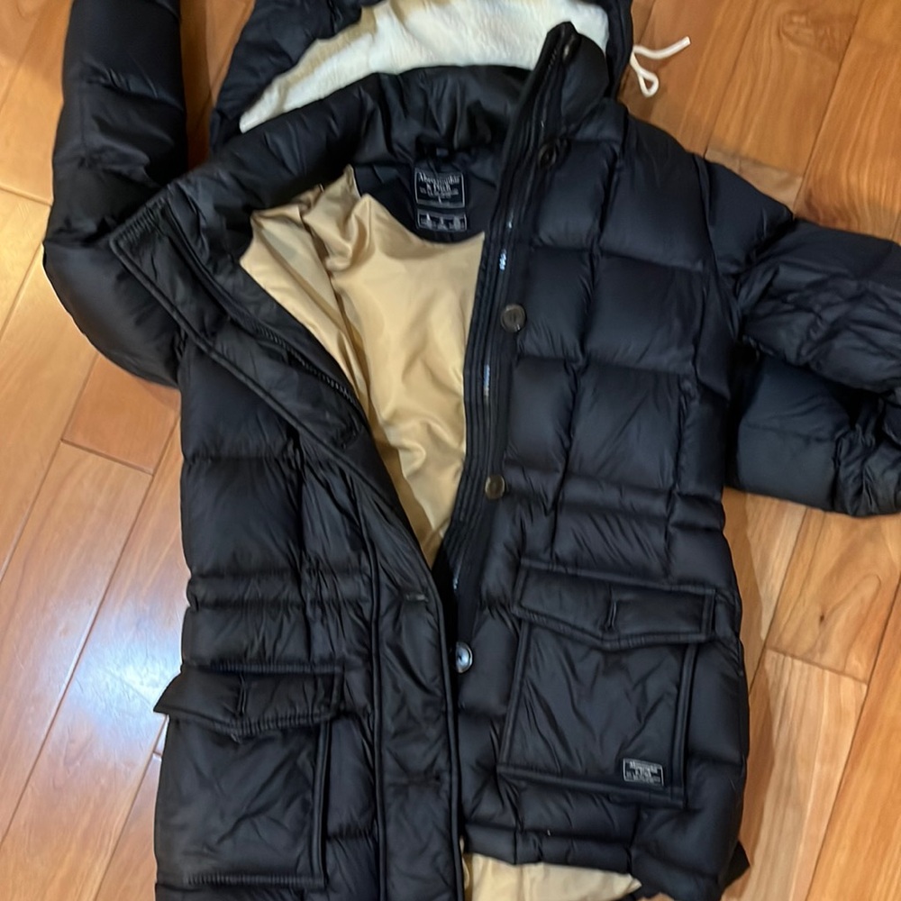 Abercrombie women’s black puffer mid length